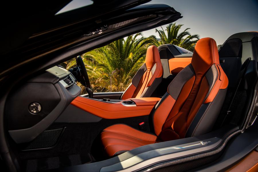 Интерьер BMW i8 Roadster (I15) 2018 года  (UK) (фото 79 из 97)